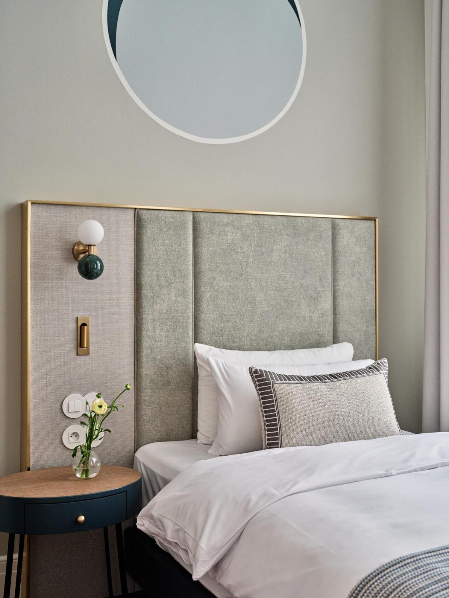 Hotel Altus Palace - Destigo Hotels Wrocław Rom bilde A bed with a headboard